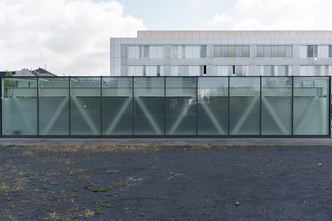 Sichtschutzfolie Milchglas an Fensterscheibe