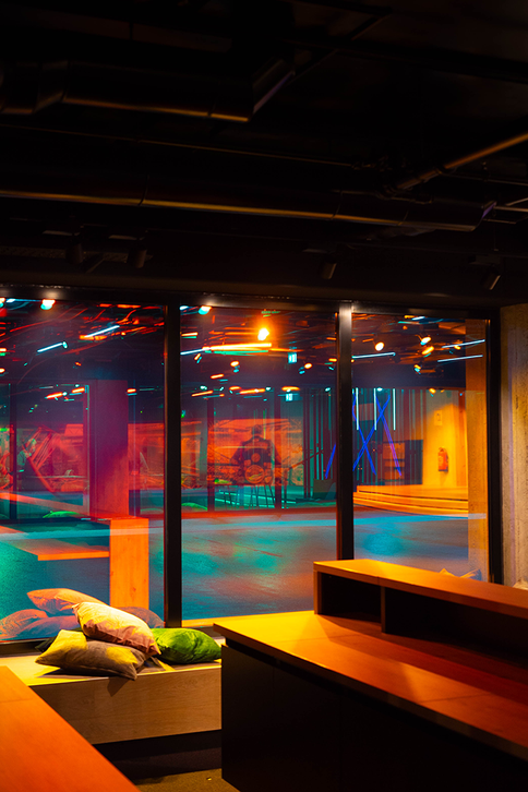 Spielertunnel Merkur arena Sichtschutz mit Dichroic Glasdesignfolie