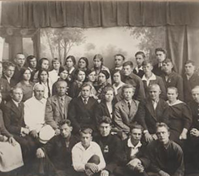 Учителя и учащиеся средней школы № 1 г. Козьмодемьянска