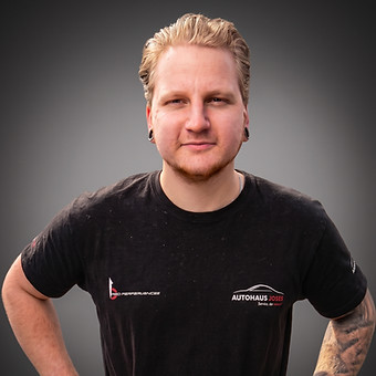 nick-neu_edited.jpg