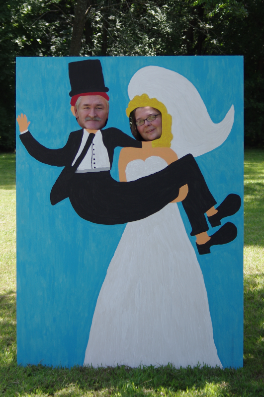 Bride & groom face cut-out