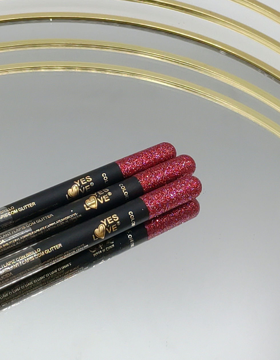 Miniature : Crayon de maquillage pailleté pour les yeux. Différentes couleurs.