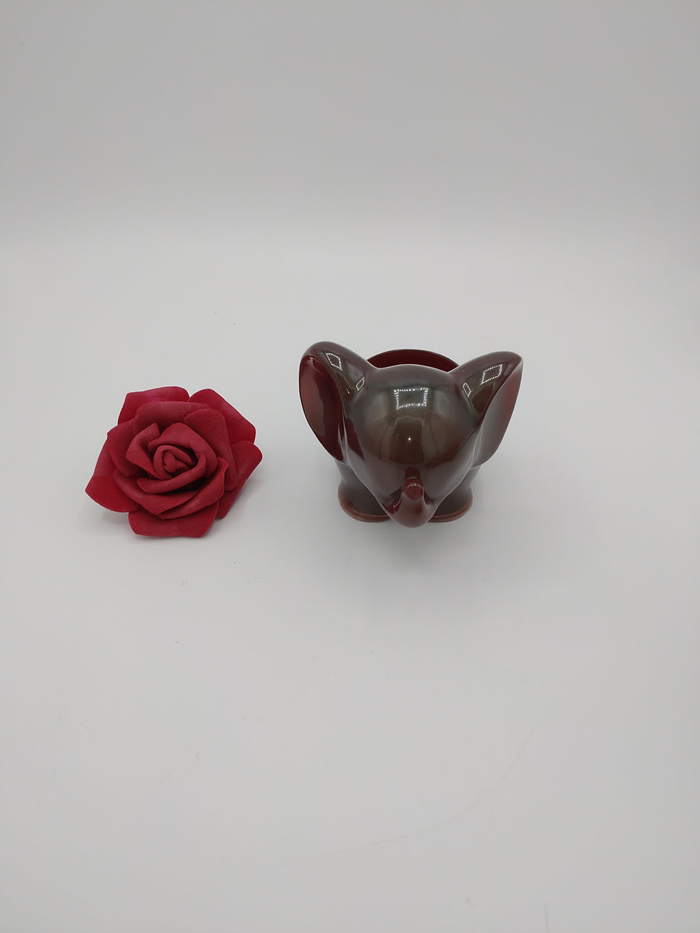 Miniature : Éléphant couleur marron avec reflets verts et dores