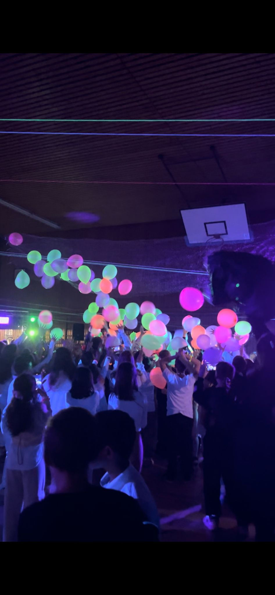 Turnschuhdisco 2024 - Thema: Schwarzlicht
