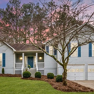 1281 Parkwood Chase