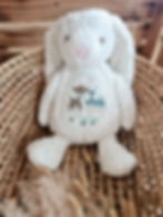 Peluche lapin avec motif de broderie