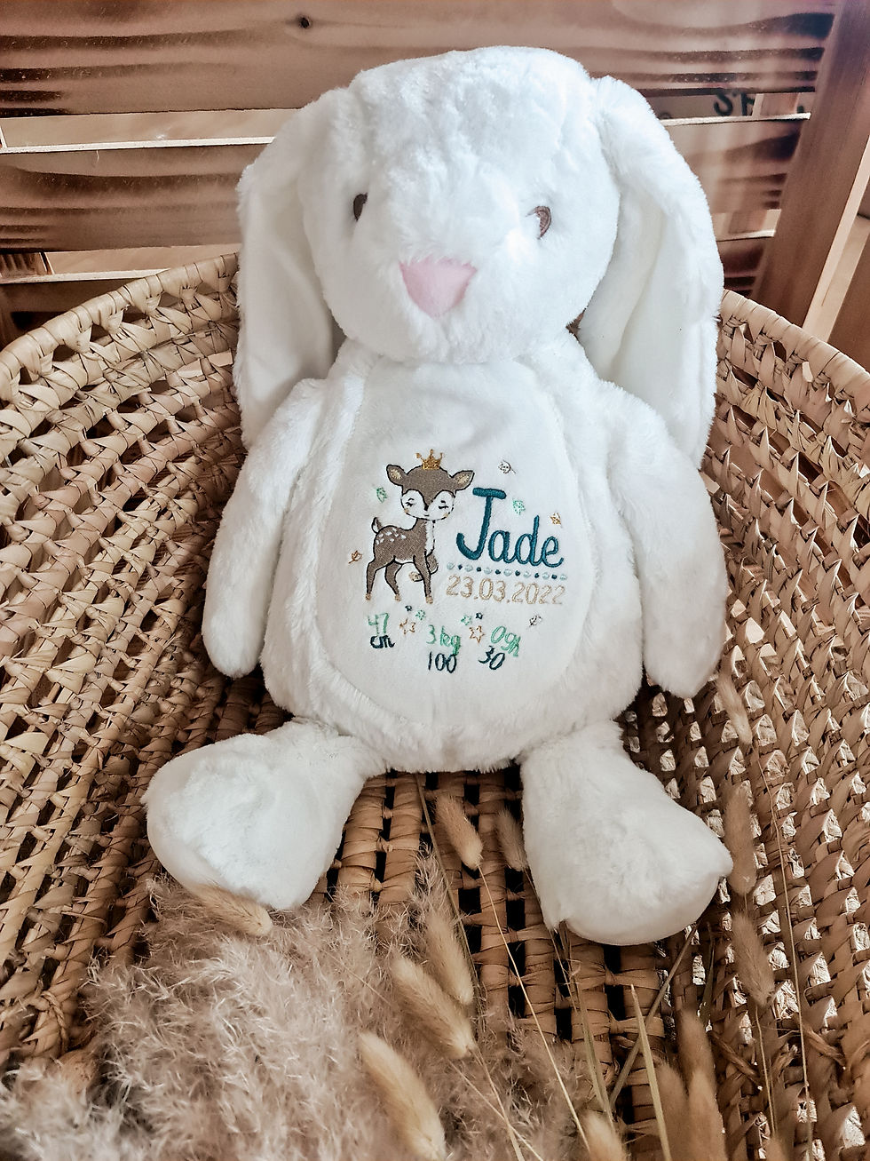 Peluche lapin avec motif de broderie