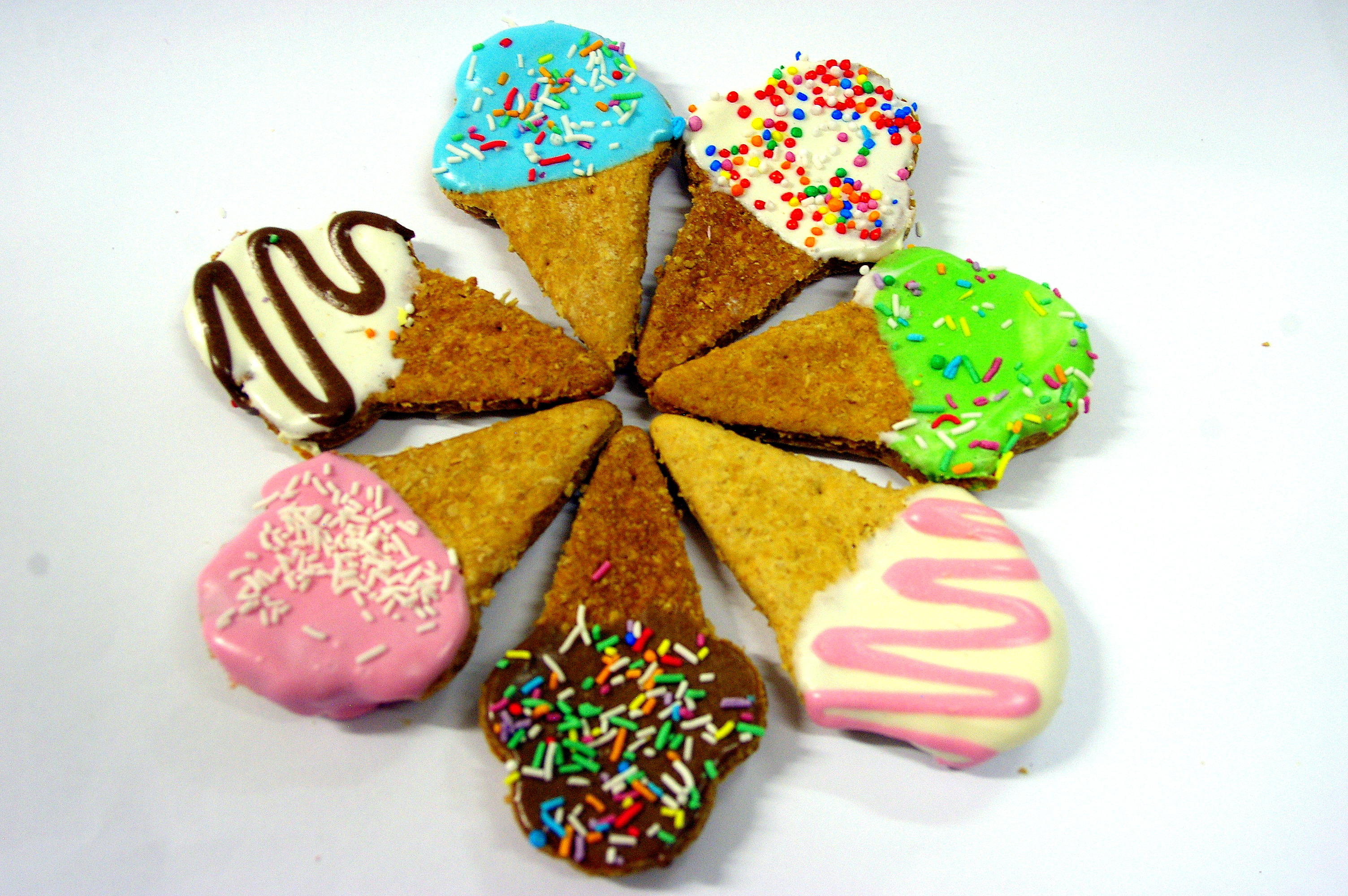 LITTLE ICE-CREAM CONE DOG TREATS
