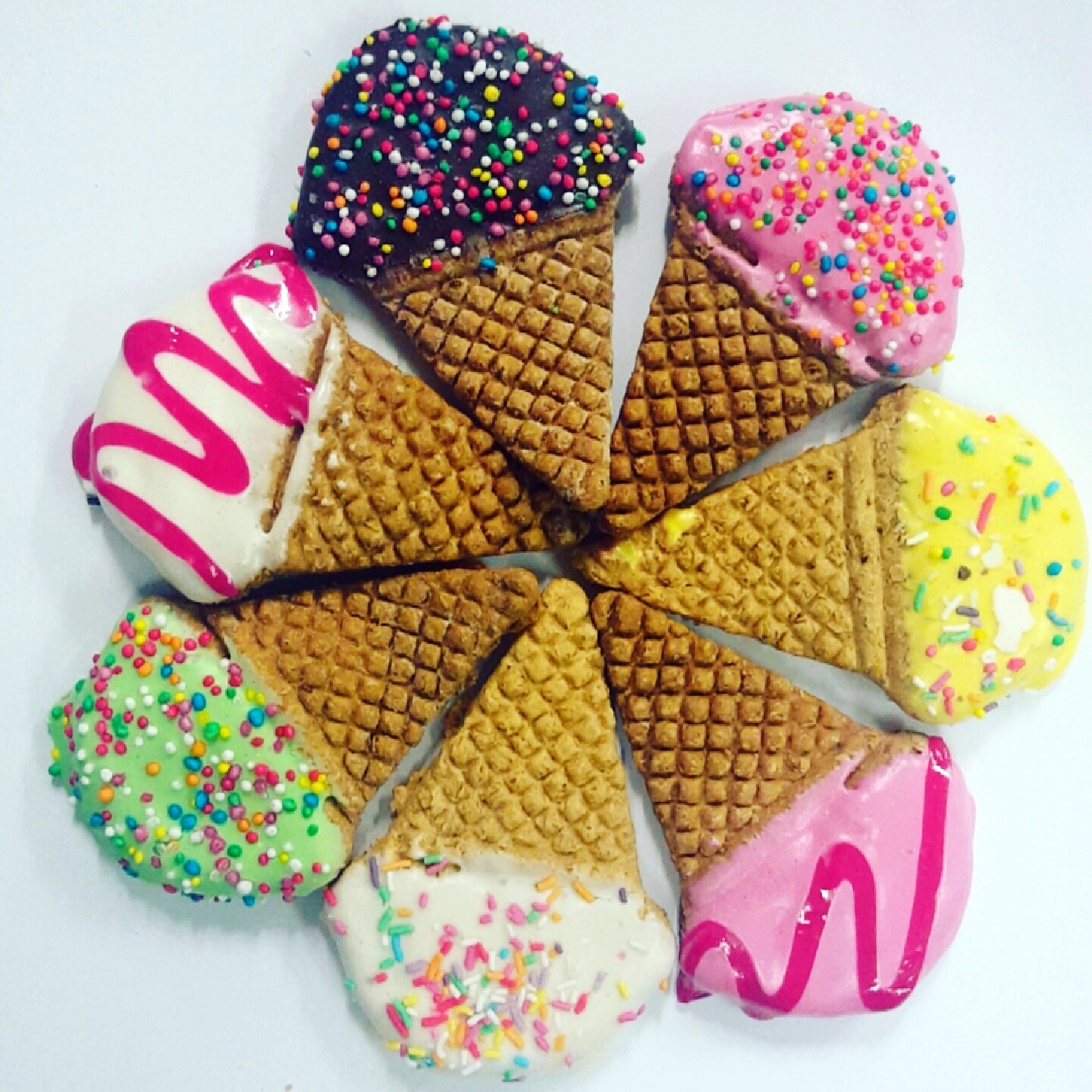 ICE-CREAM CONE GOURMET DOG TREATS