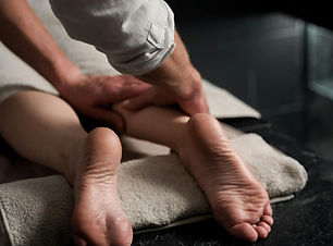 Foot_Massage_for_Seniors_e6cbb859-55ba-48a5-afac-0d94a467bfae.jpg