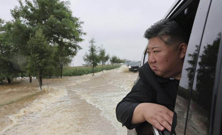 Kim Jong Un Inspects Flood Response as Thousands Evacuated from China Border Region
