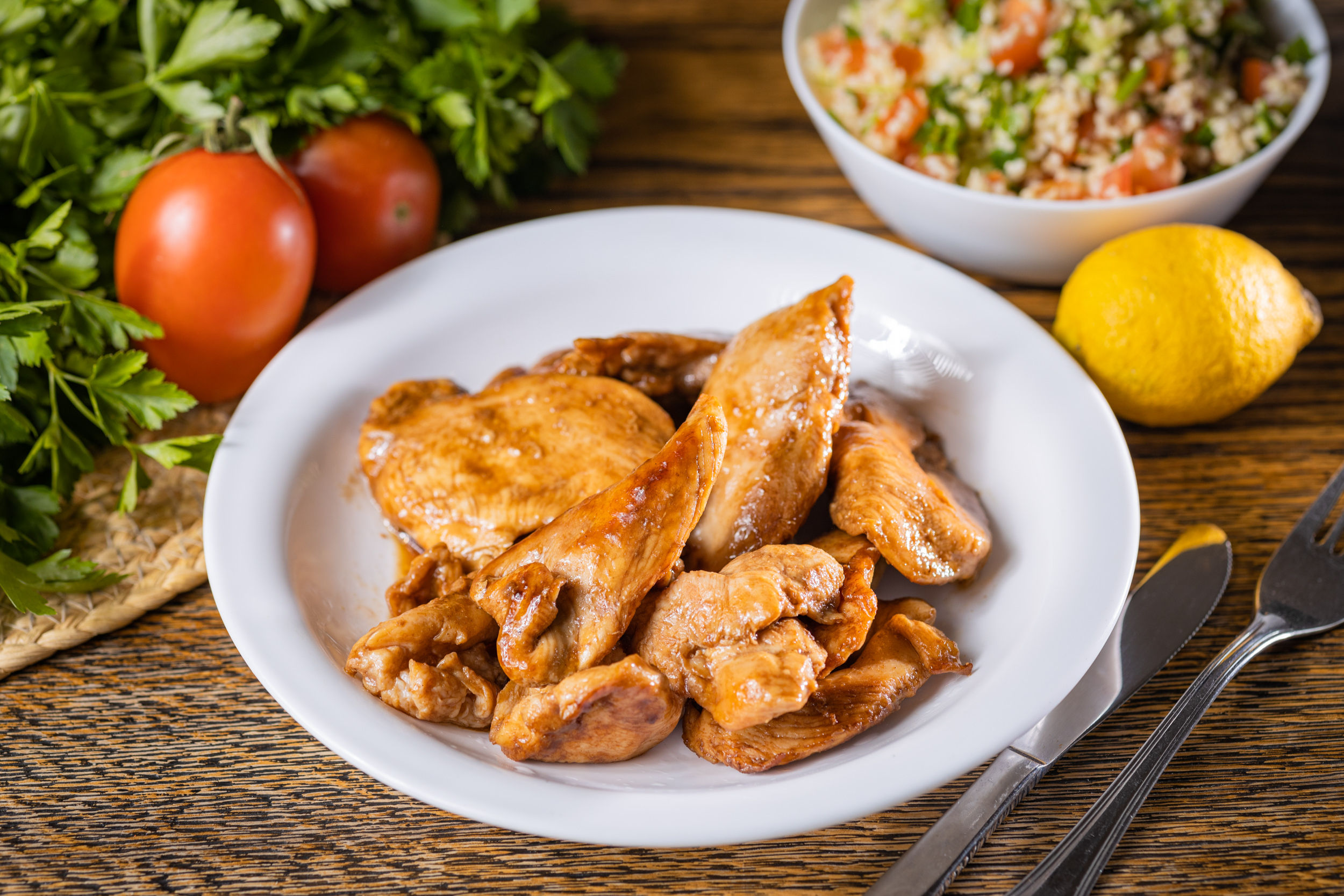 חזה עוף ברוטב טריאקי מתקתק ושומשום שחור | 500 גרם מתאים לכ- 2-3 סועדים