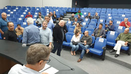 Turma chegando para a 104ª reunião do Codeni