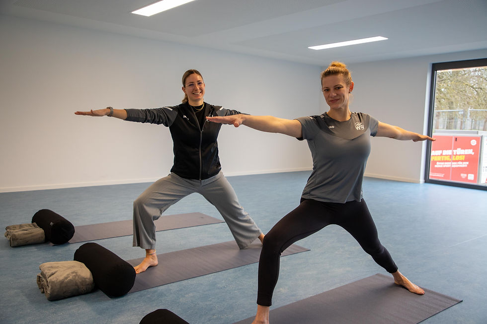 Freuen sich über den neuen Raum (von links): Ann-Elen May und Sara Marleen Radke.