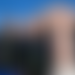 Vater und Sohn vor halle