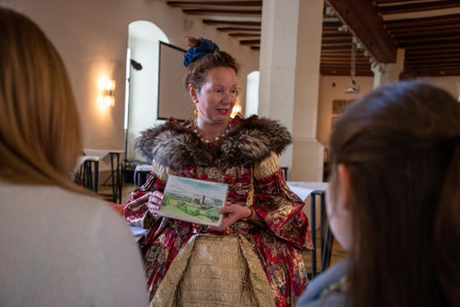 Sie weiß alles über Celles Geschichte: Anke Maecker führt durchs Schloss