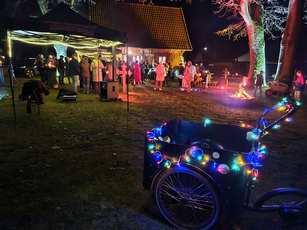 Viele Freunde des Förderkreises hatten sich zum Jubiläum auf dem Alten Friedhof eingefunden. Foto: Frank Dening