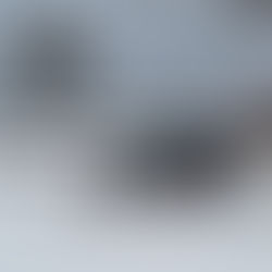 Auto prallt auf B3 bei Bergen gegen Baum – Fahrerin verletzt