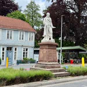 Willkommen zurück: Thaer-Denkmal kehrt nach halben Jahr zurück nach Celle
