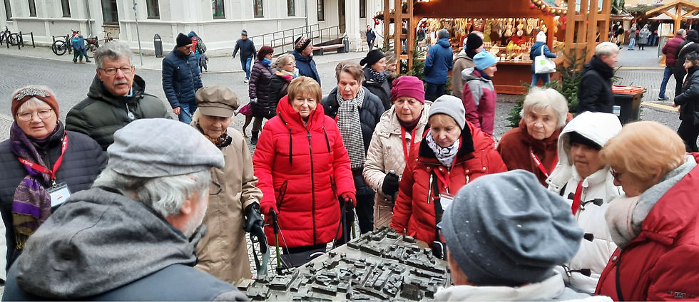 Bei der Stadtführung erfuhren die Reiseteilnehmer Wissenswertes und Überraschendes aus der reichen Weimarer Adventsgeschichte
