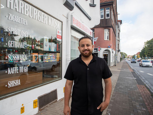 Majeed Maho Kecho vor dem Harburger Kiosk