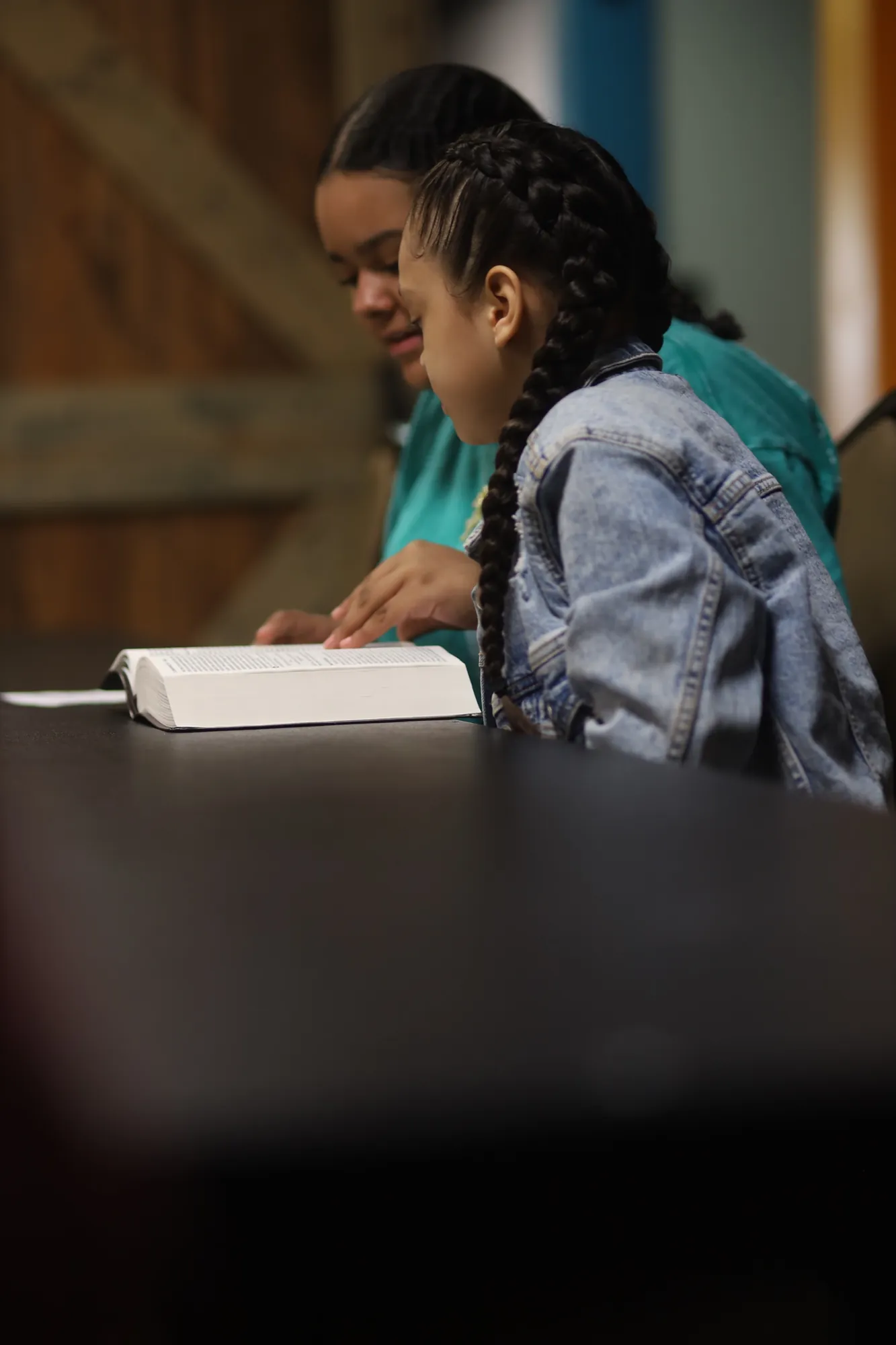 A quiet moment of Bible reading at Scarlet Note
