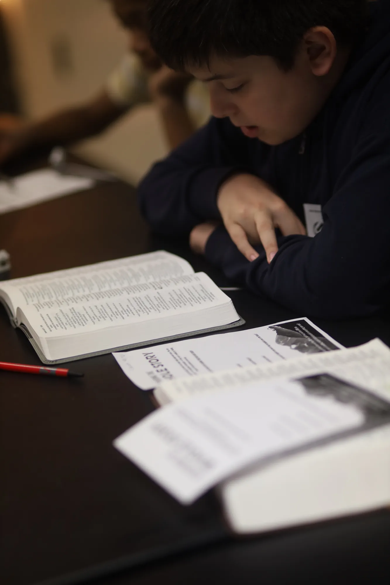Studying the Bible together at Scarlet Note