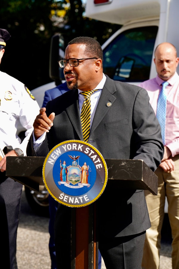 Mayor Torrance Harvey speaking