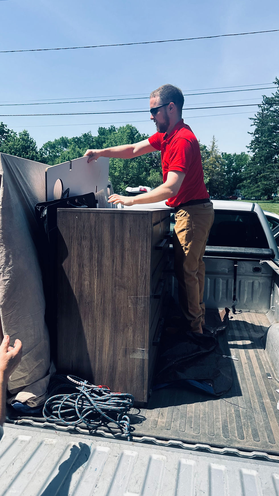 crew-loading-furniture-truck.jpeg