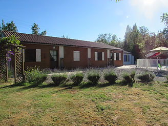 Les 3 gîtes à Nalliers, avec piscine.