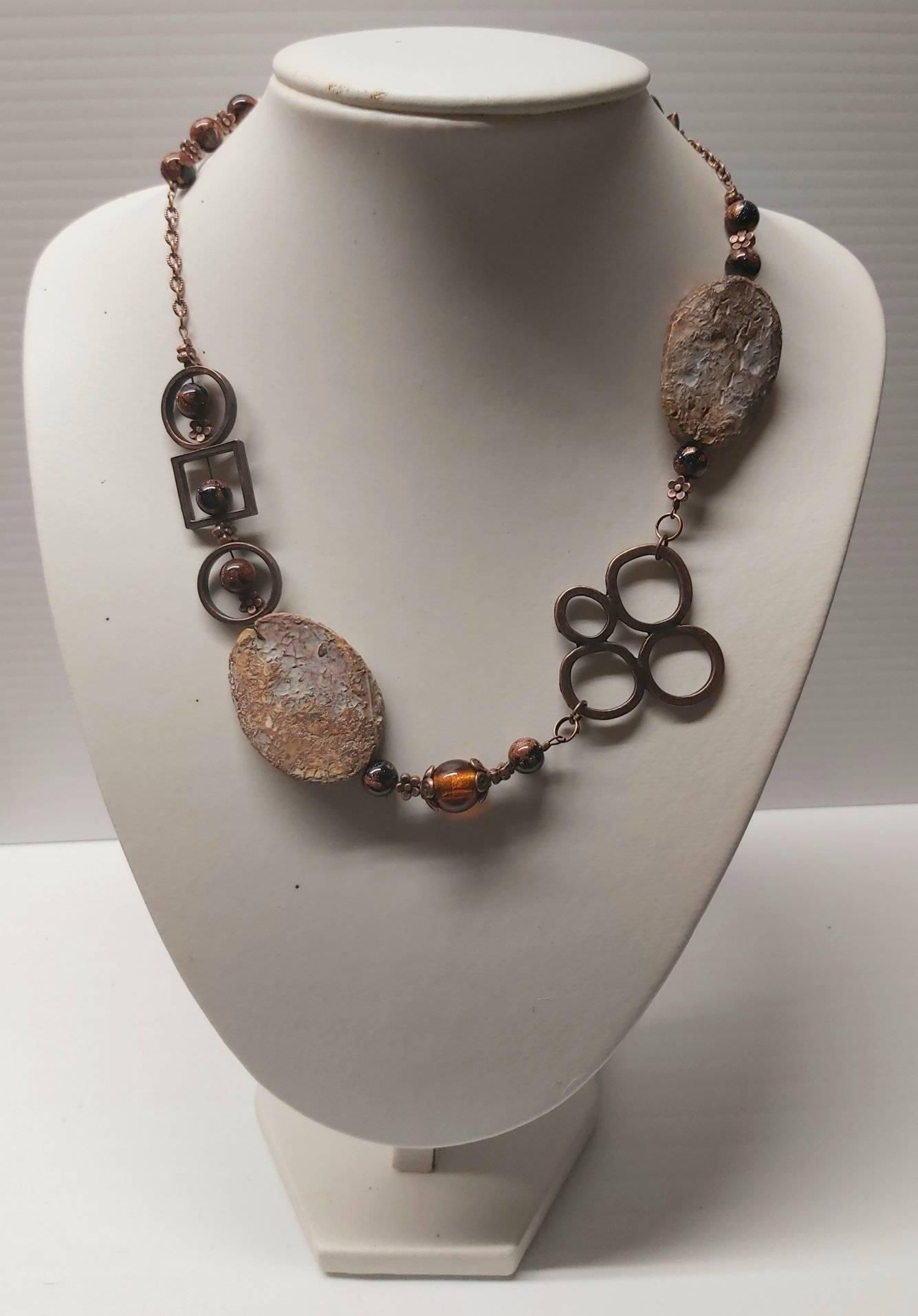 23 - Collier : Oeil de chat, verre, red jasper et acier inoxydable