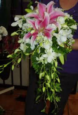 lilium rosas ramo estrella$590