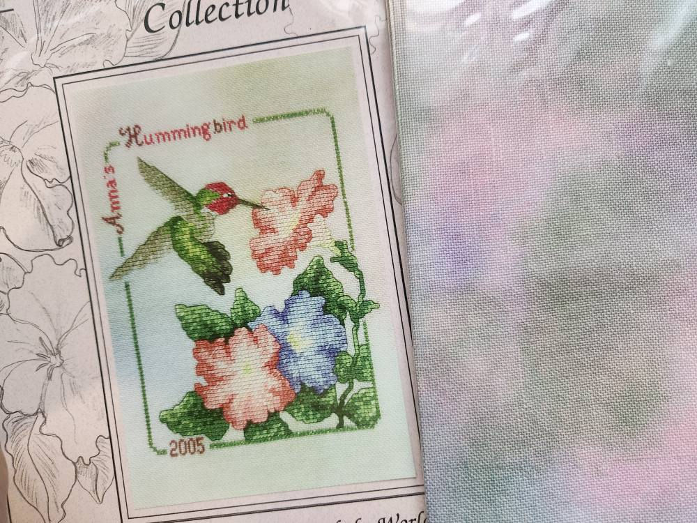 Anna's Hummingbird (w/ fabric) - Crossed Wing Collection