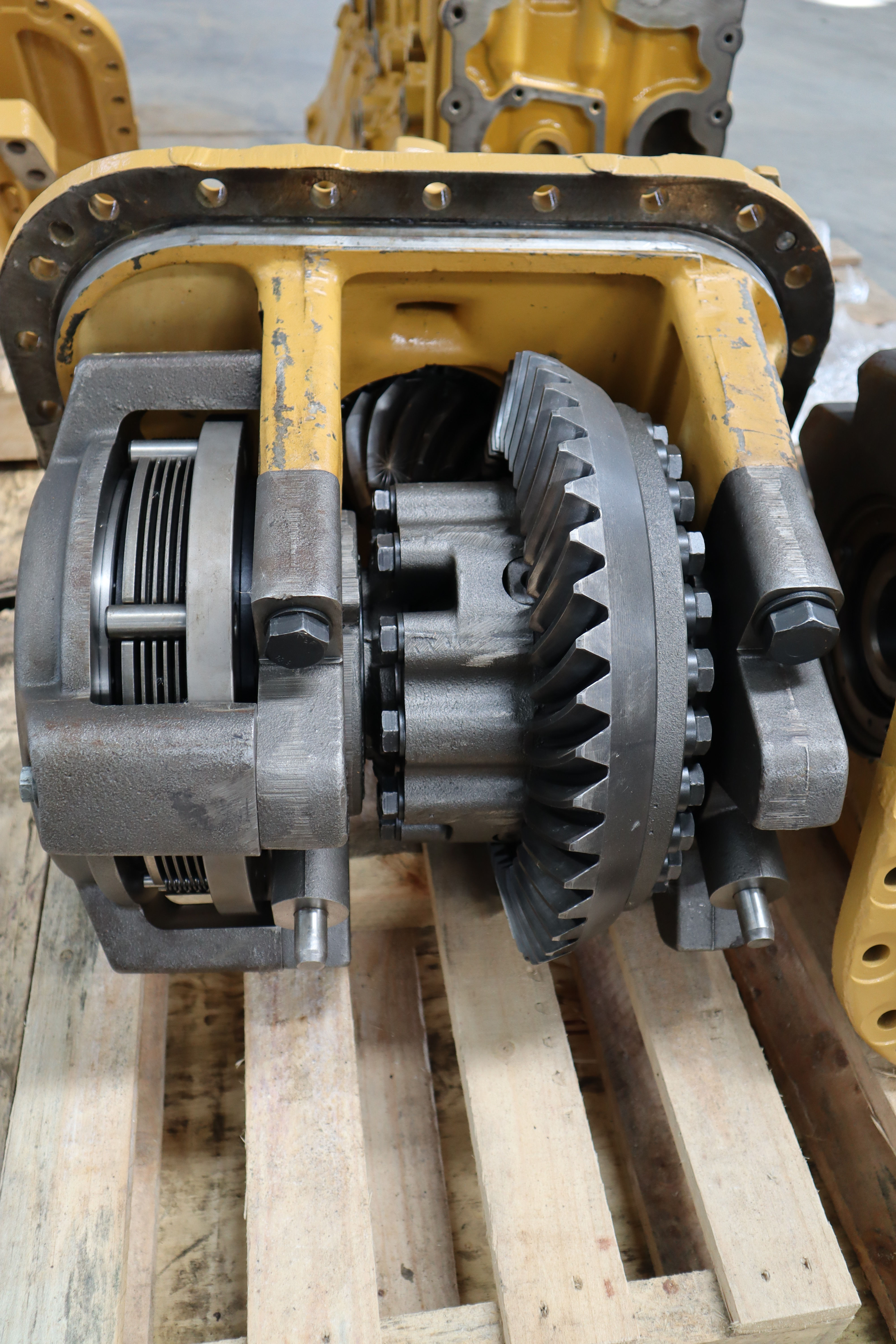 CAT 735 - Differential (Front/Rear)