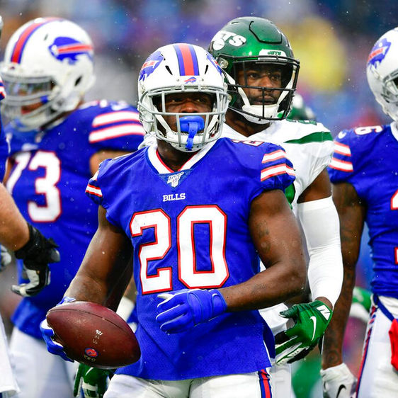 NFL: Frank Gore back for 16th season