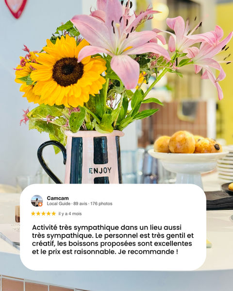 vivez un moment de déconnection et de bien-être grâce à la peinture sur céramique chez Manifik Céramic Café.