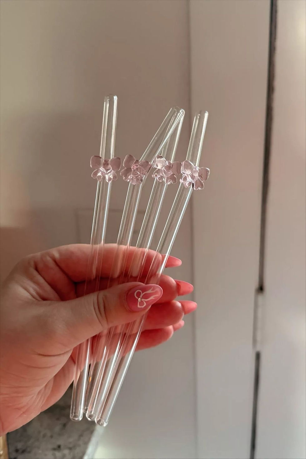 Thumbnail: Bow Glass Straw