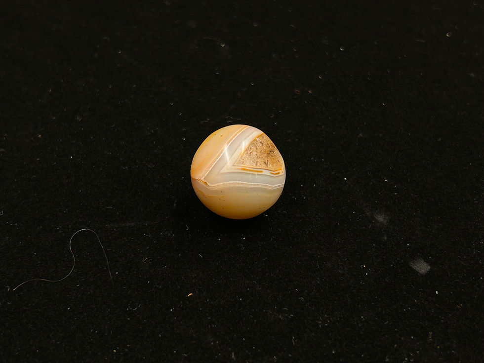 縮圖：Early Qing Dynasty white agate round bead 清代早期白玛瑙圆珠