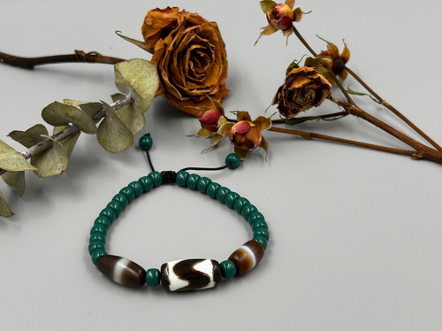 Tiger-tooth Dzi Bead 虎牙天珠搭配千年一线古珠| My Site