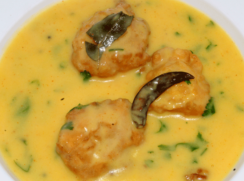 Punjabi kadi Pakodi
