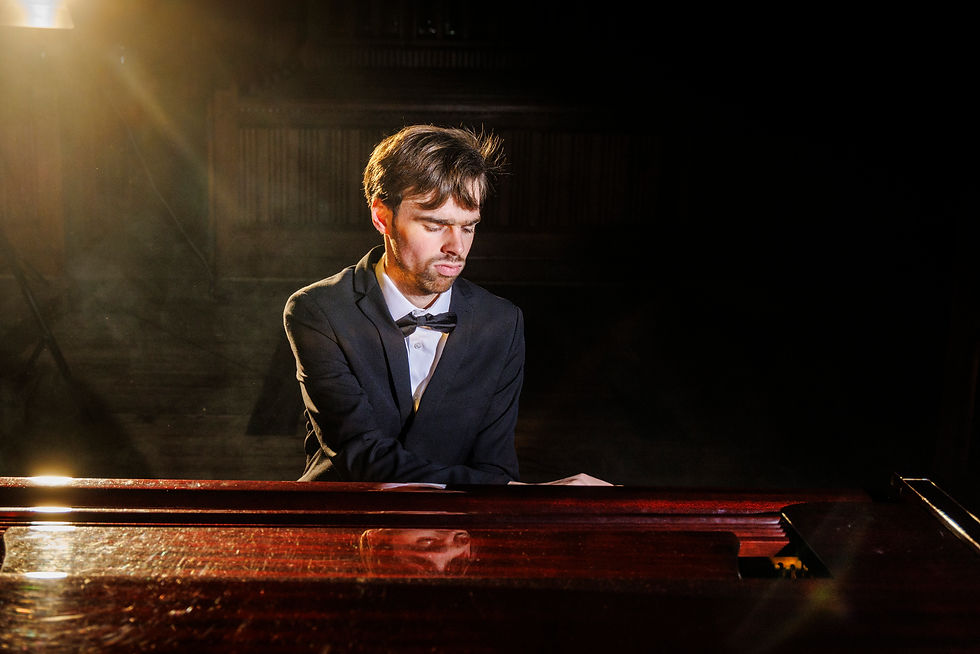 alexander chater speelt liszt in den haag tijdens fabrieklassiek heilige familiekerk