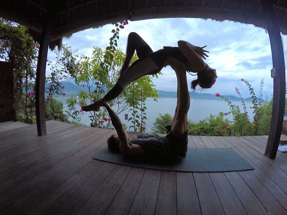 Acroyoga couple