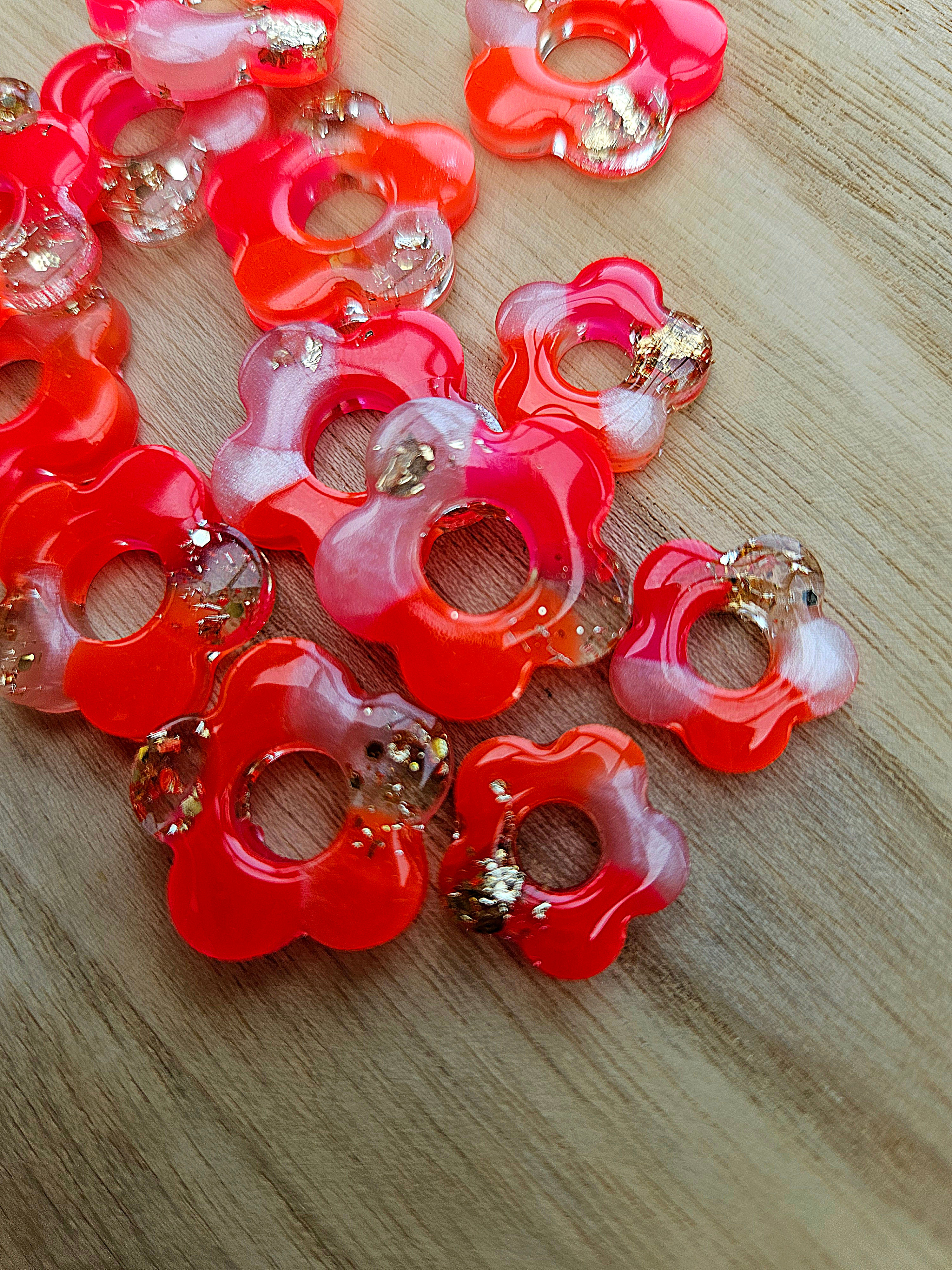 Bar à boucles ✨️ Pendentifs Fleurs fluo feuille d'or ✨🌸