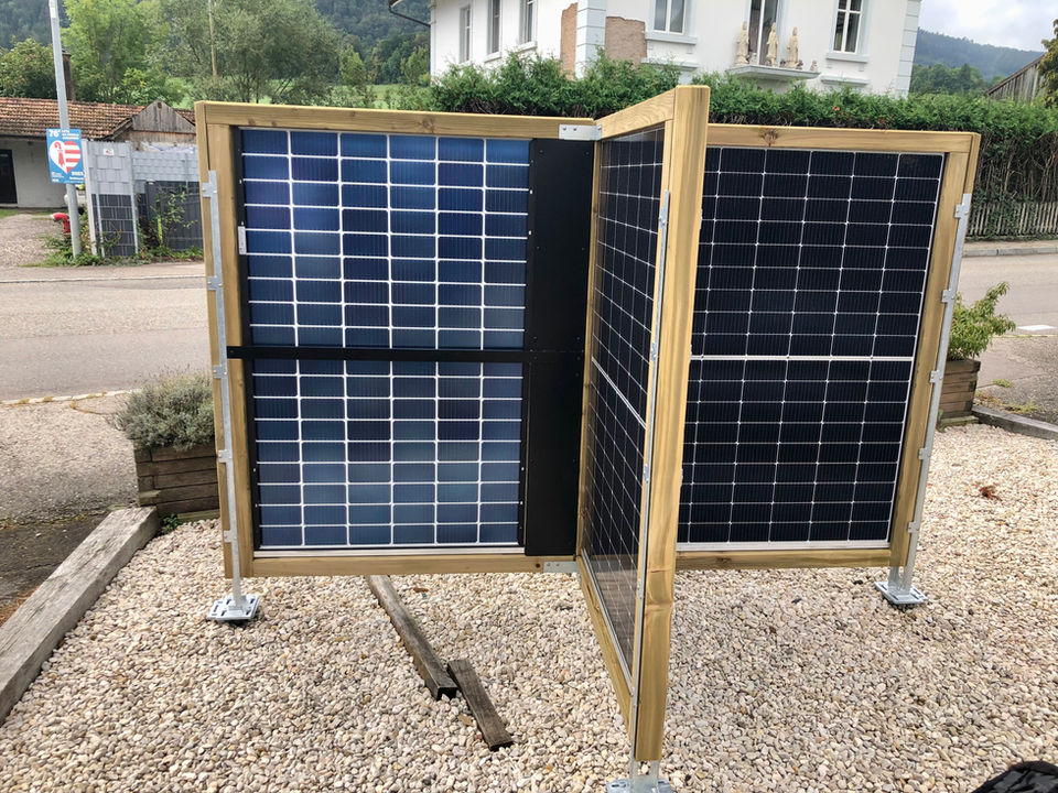 Vertical bifacial cross solar