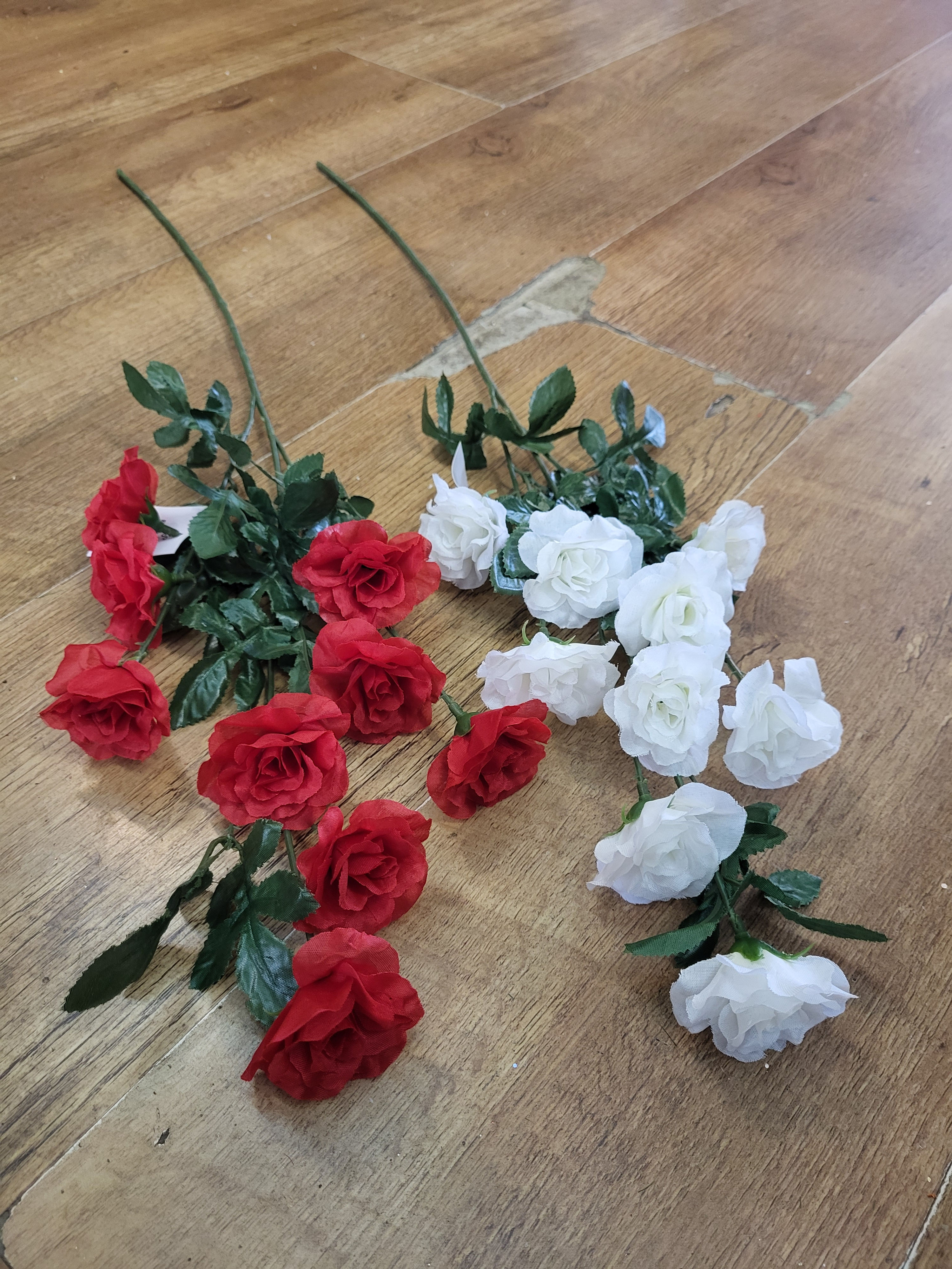 Long stem mini roses spray - 2 colours available 