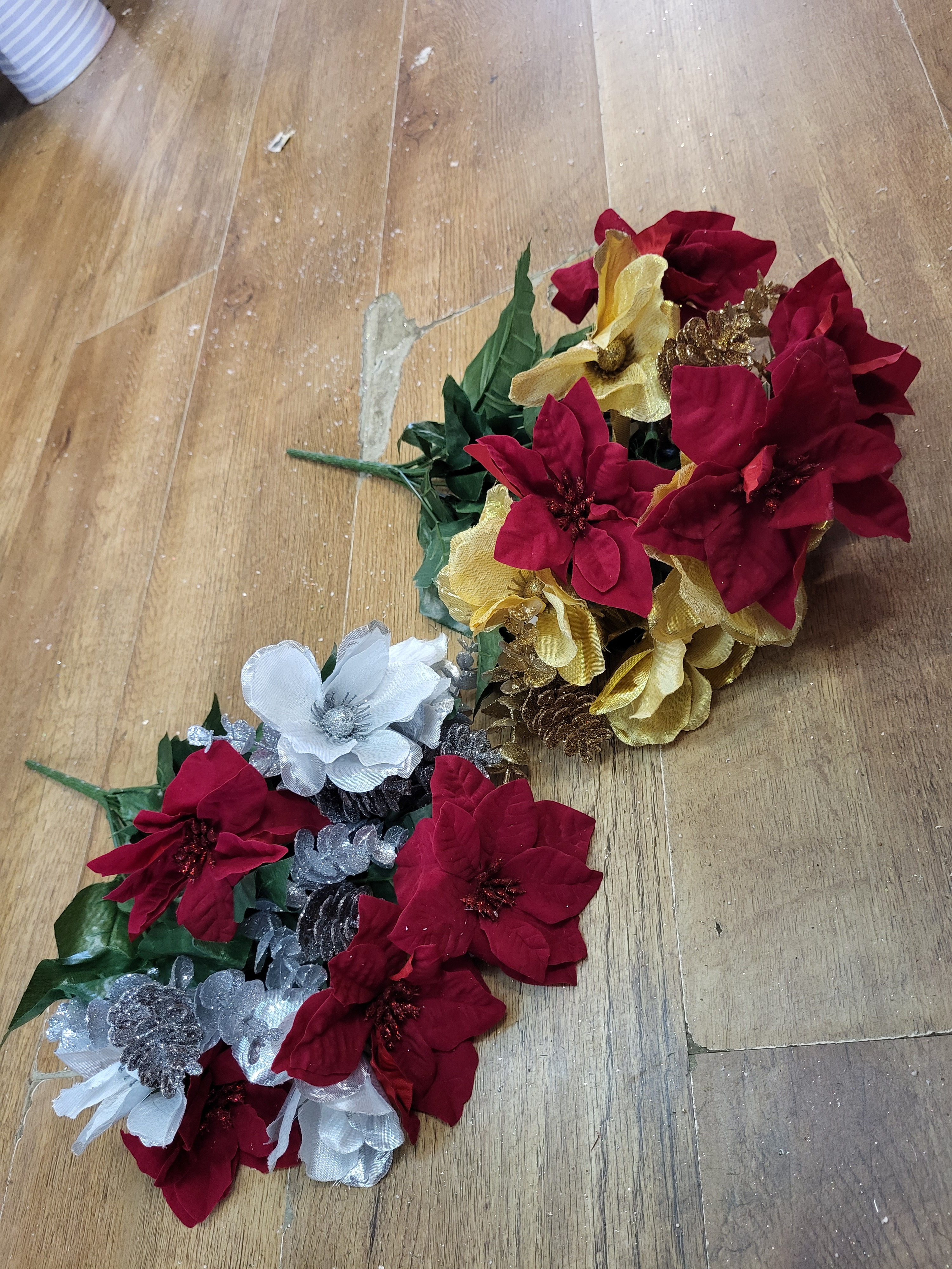 Red poinsettia and metallic poppy bunch - w colours available 
