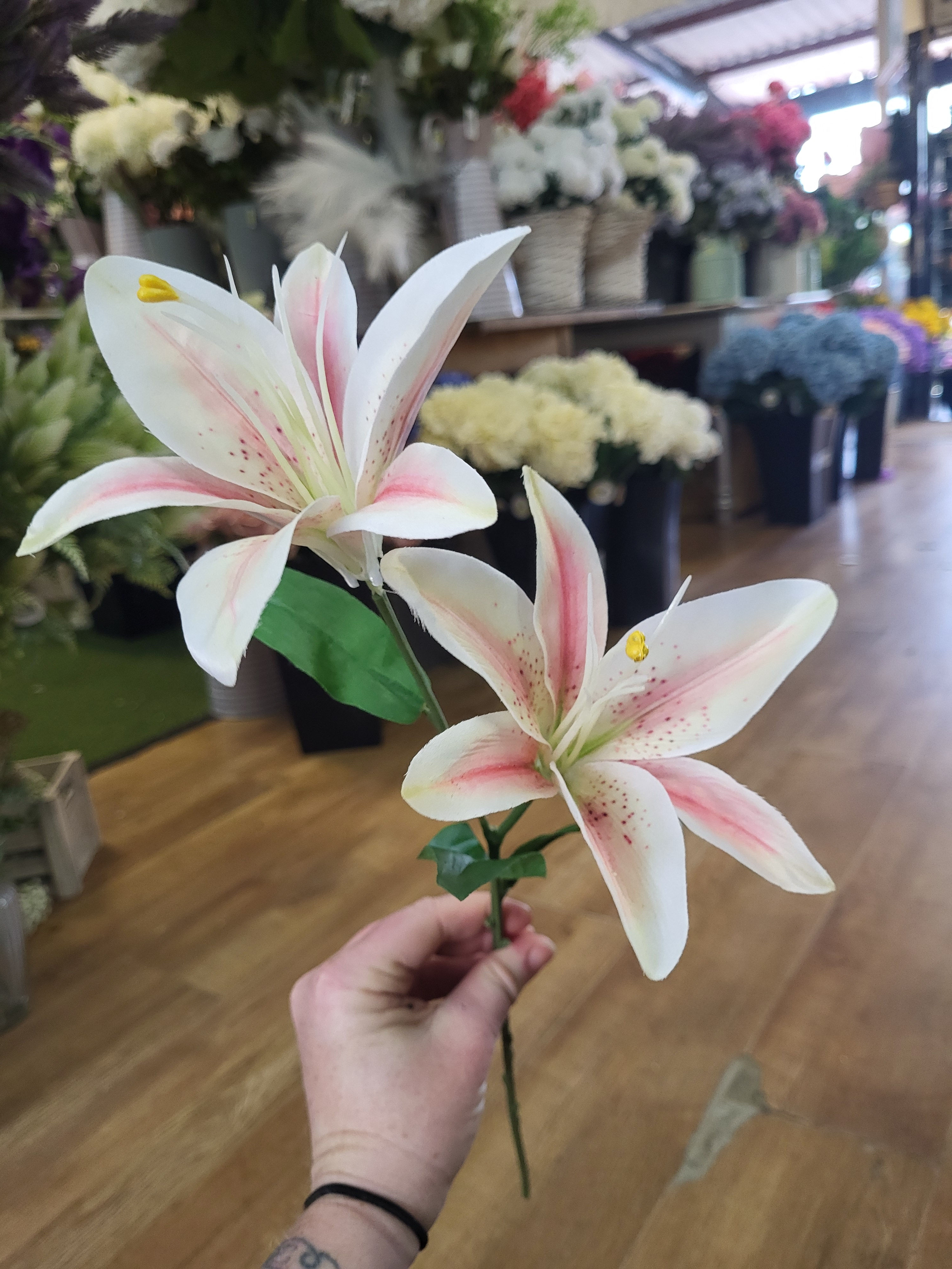 Long stem cream and pink lily spray 