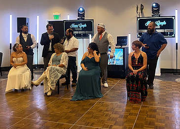 interactive-wedding-entertainment-guests-laughing