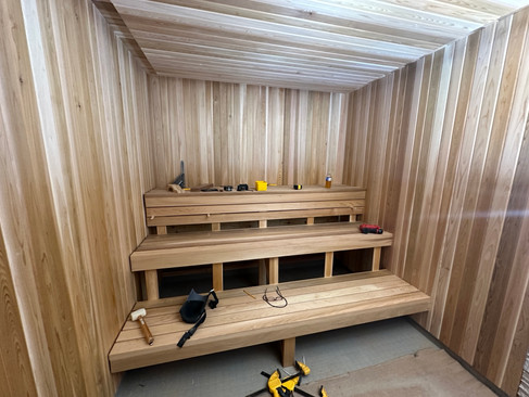 Locker rooms at Mayfair Toronto Parkway