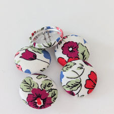 Floral 22mm fabric covered buttons